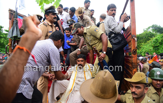 Yettinahole protest in uppinangady